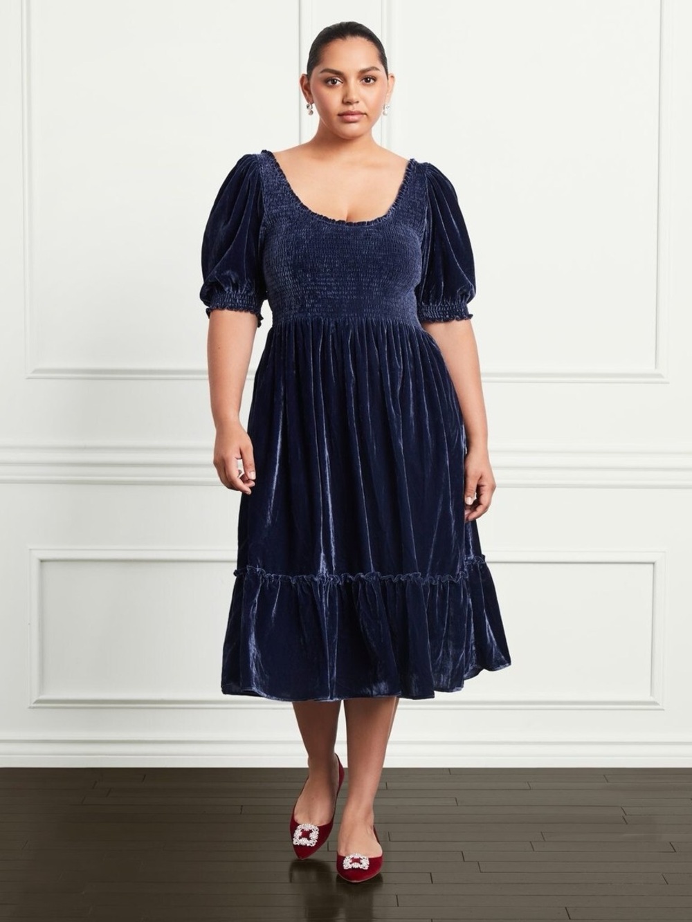 Hill House Louisa Nap Dress Velvet Puff-Sleeve Midi Dress in Navy